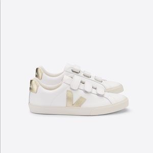 VEJA 3 Lock Extra White/Gold 8.5 - NEW IN BOX